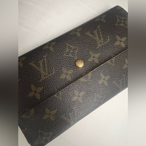 Authentic LV wallet - Picture 16 of 16